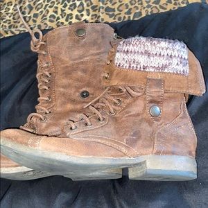 Combat boots